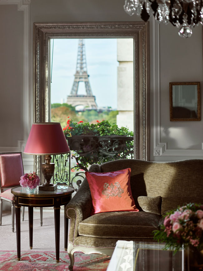Hotel Plaza Athenee 8e Hotel Plaza Athenee HauteCouture Suite Living by markread