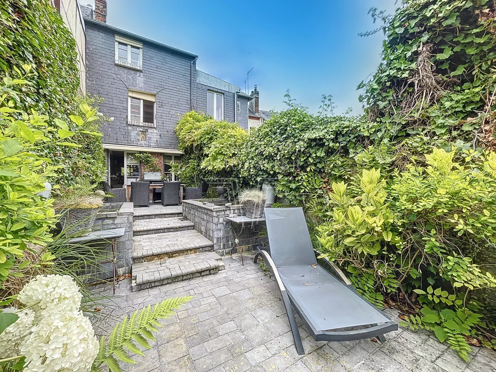 671c4aaf8894c4bded51edfb719a246a_e75b6b7ad5_1920