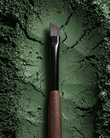 25_VBB_Campaign_ProductStills_Brushes_Define-Line_EW-Olive_150_RGB_4X5 25_VBB_Campaign_ProductStills_Brushes_Define-Line_EW-Olive_150_RGB_4X5